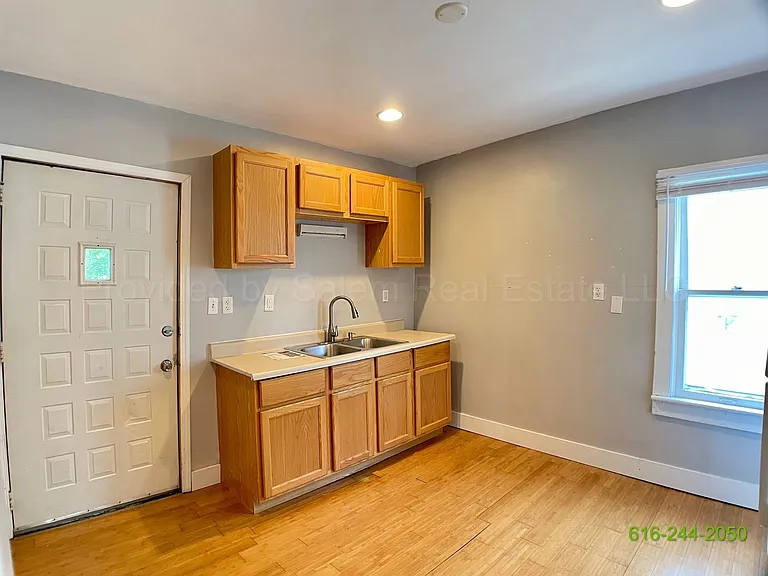 344 - 346 Diamond Ave SE — Photo 15