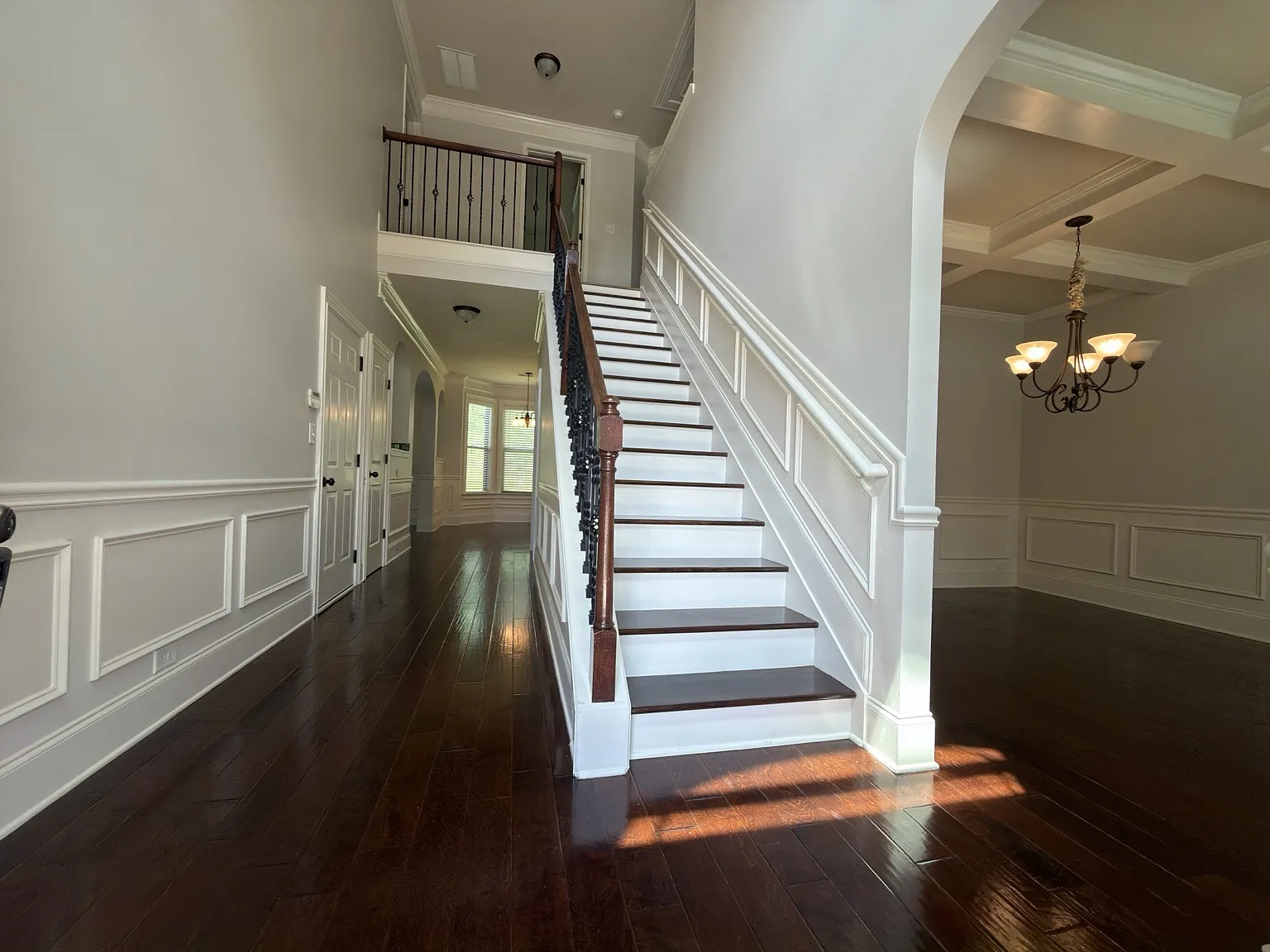 4 bed, 2.5 bath, 2342 sqft, $2,595 — Photo 2