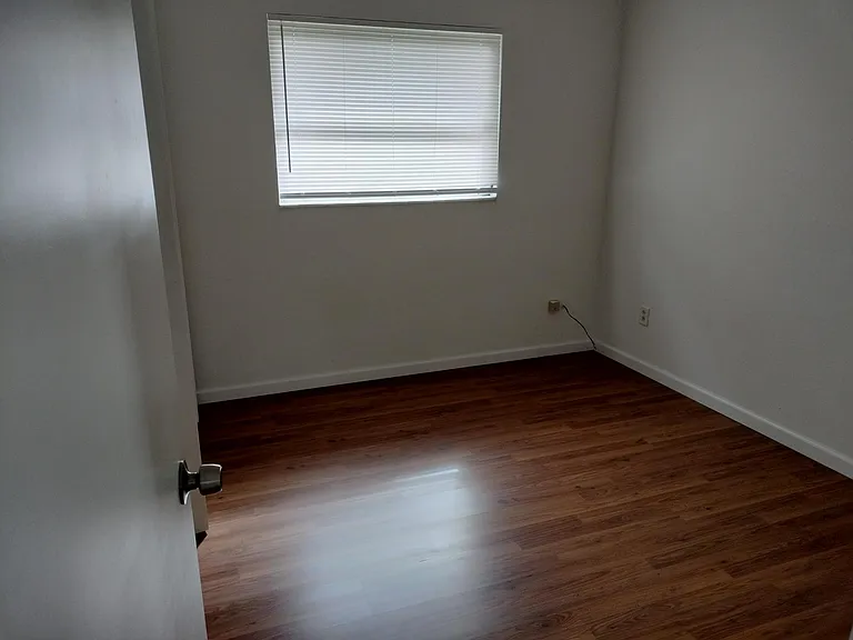 5730 91st Ave — Photo 7