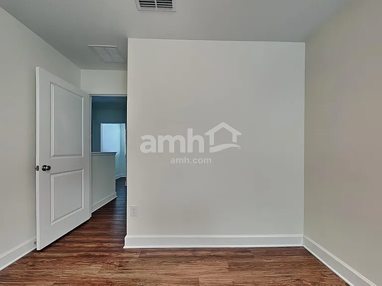 1017 Walden Pond Dr — Photo 24