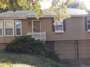 208 SE Moreland School Rd, Blue Springs, MO 64014