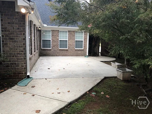 225 Lexington Cir — Photo 5