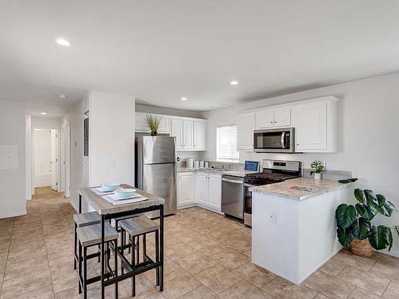 4th image of 3833 N Fairview Ave #54
