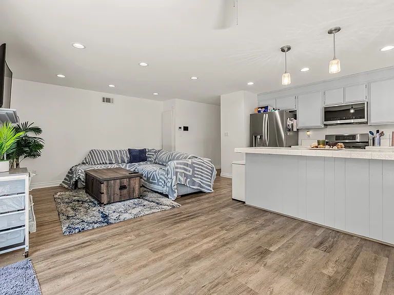 15634 Wharff Ln — Photo 10