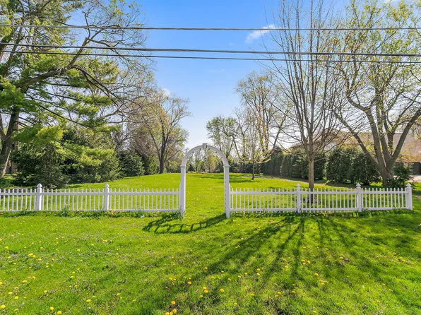 2803 N Vista Rd, Arlington Heights, IL 60004