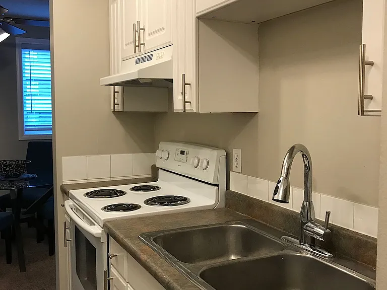 110 25th Ave SW — Photo 15