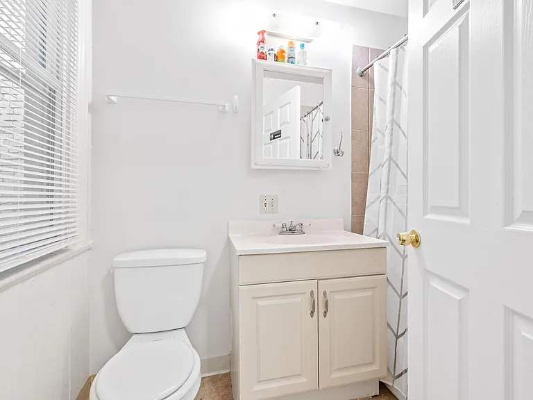 2129 Sarah St — Photo 16