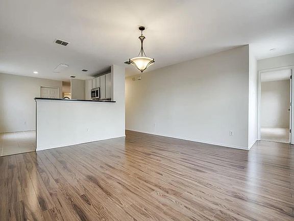5th image of 1109 Grace Dr