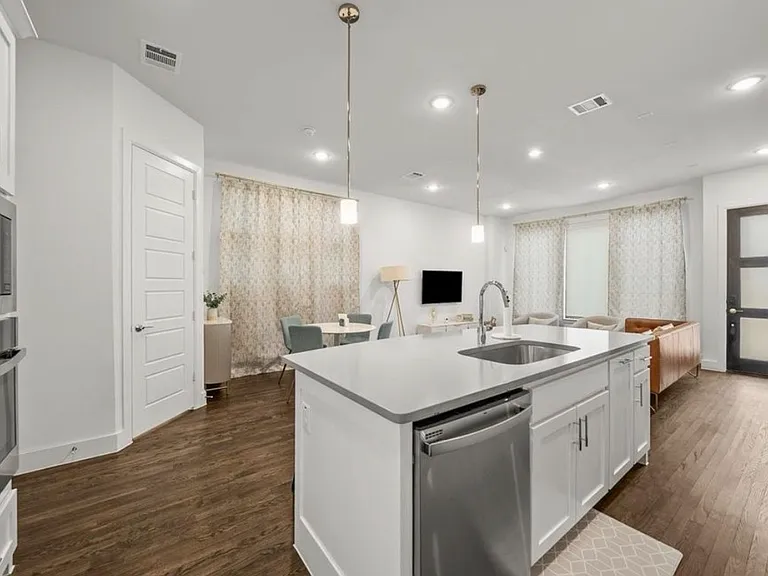 8045 Cornelius Dr — Photo 6