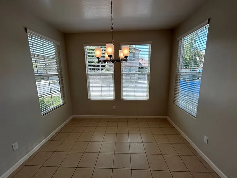 3248 N Memory St — Photo 4