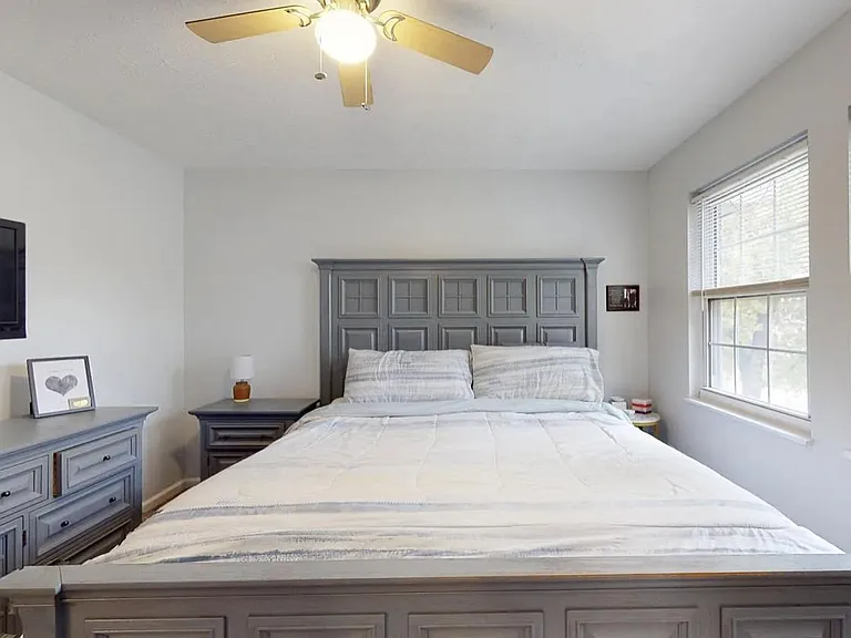 7509 Kingsgate Way — Photo 11
