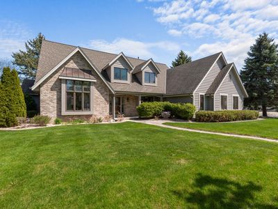 W69N384 Evergreen BOULEVARD, Cedarburg, WI, 53012
