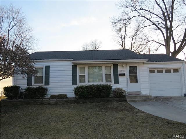 1st image of 872 Loekes Dr