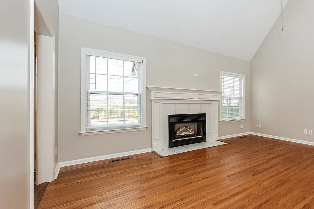 4 bed, 2.5 bath, 2338 sqft, $2,425 — Photo 4