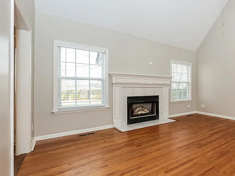 2306 Amber Glen Dr — Photo 4