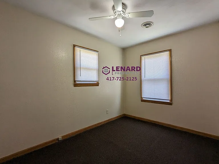 723 E College St — Photo 13
