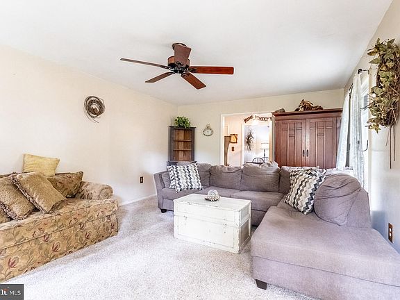 3rd image of 6591 Mountain Dr