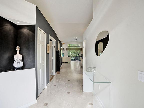 4th image of 6567 Lucaya Avenue