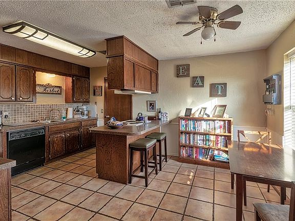 5th image of 209 Swales Blvd