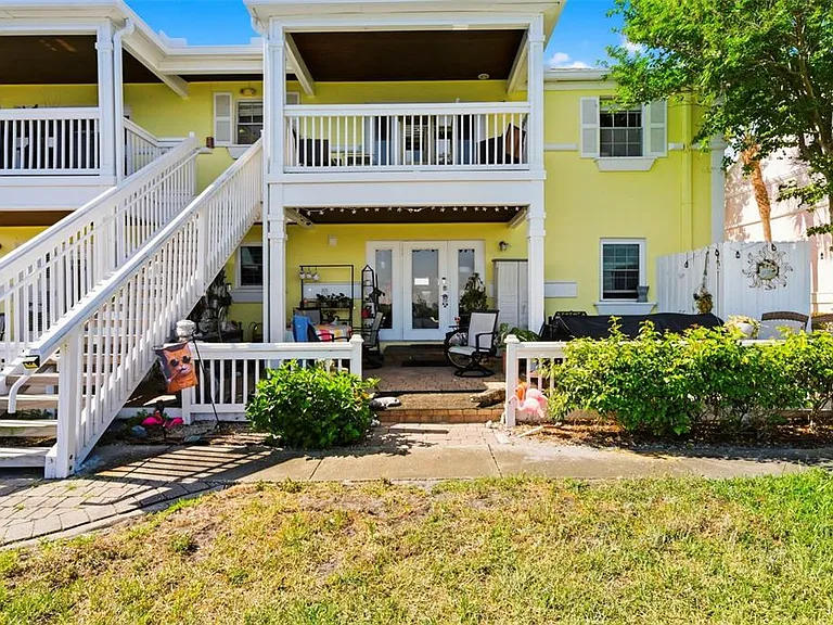 201 Pompano Dr SE #C — Photo 38