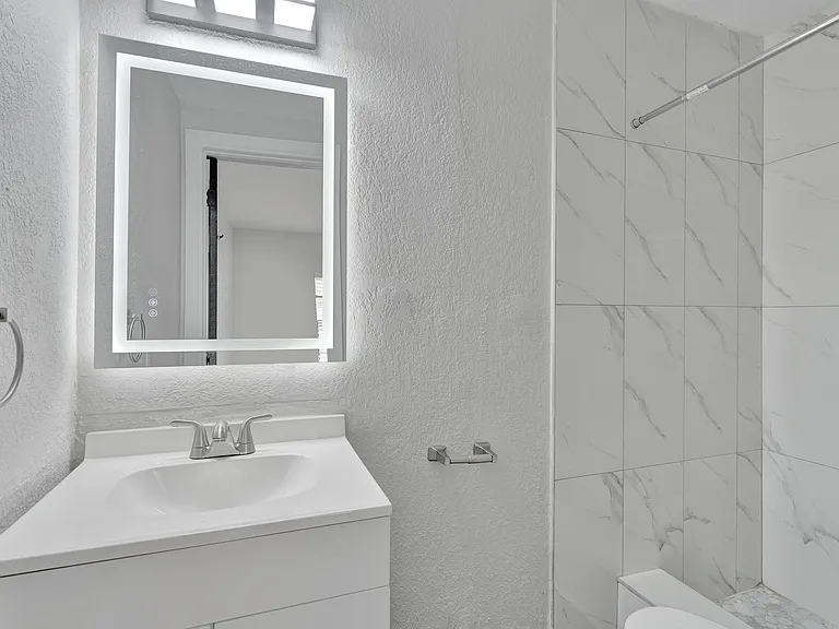 234 NE 14th Ave #1 — Photo 16