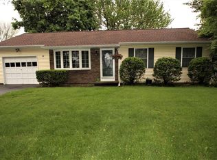 11 Overlook Dr, Hilton, NY 14468