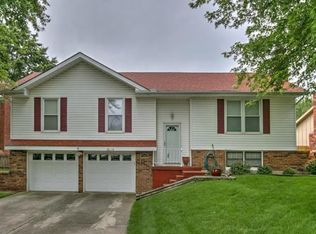 1804 Place Liberte Dr, Liberty, MO 64068