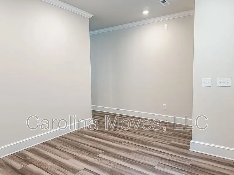 4 bed, 3.5 bath, 2313 sqft, $2,399 — Photo 3