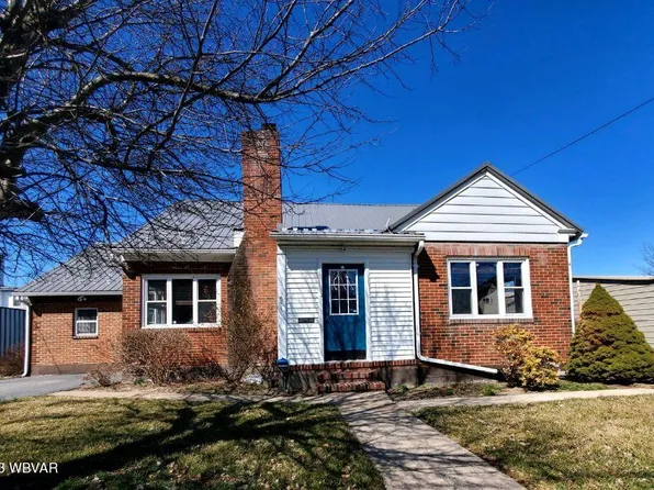 209 Pennsylvania Ave, Mill Hall, PA 17751