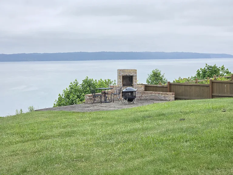 1577 Country Club Dr — Photo 2