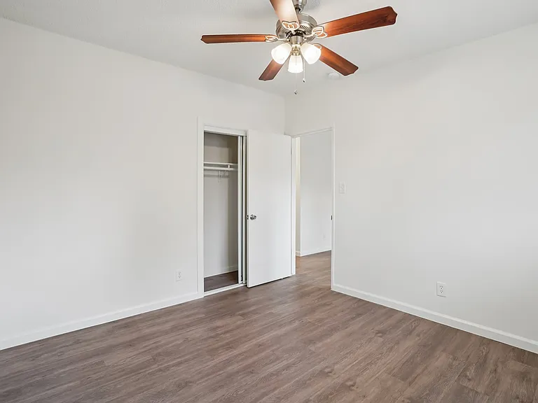 2249 W 24th St — Photo 17