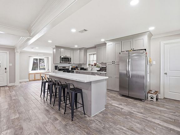 4th image of 106 Desiles Dr