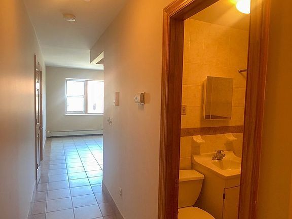 4th image of 2311 31st Ave APT 5B