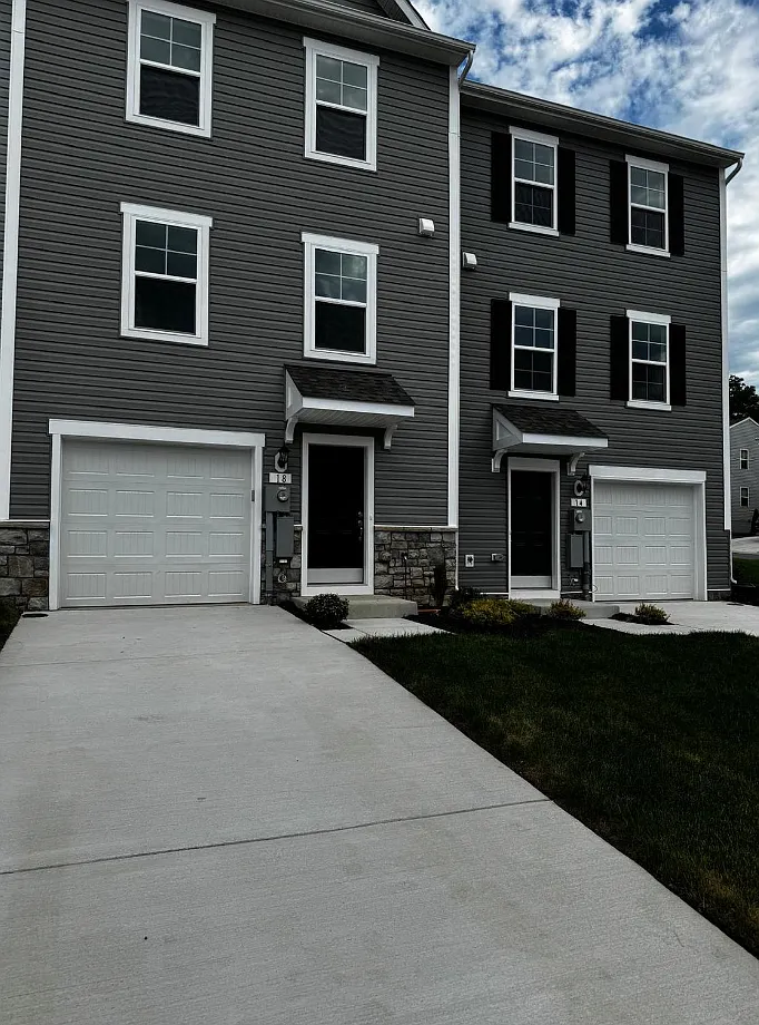 3 bed, 1617 sqft, $1,900 — Photo 2