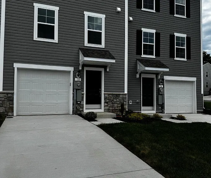 18 Clifton Mnr — Photo 2