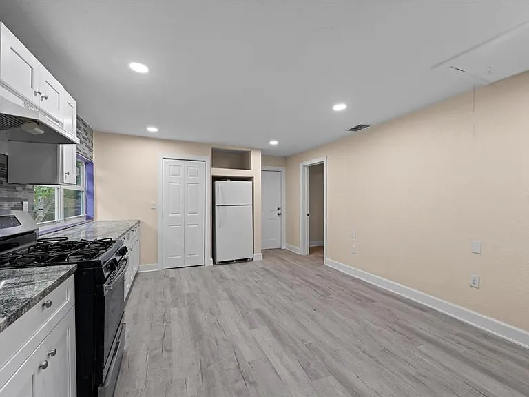 2825 N Taliaferro Ave — Photo 11