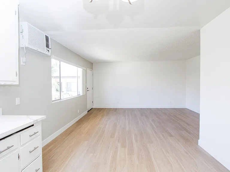 1817 Corinth Ave #8 — Photo 4