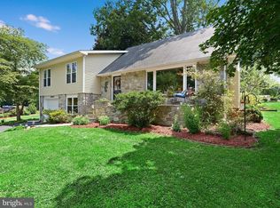 2020 Meadow Ridge Dr, Lancaster, PA 17601