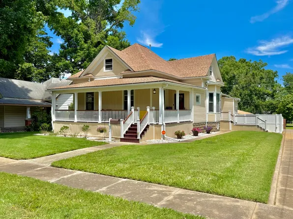 824 S Central Ave, Chanute, KS 66720
