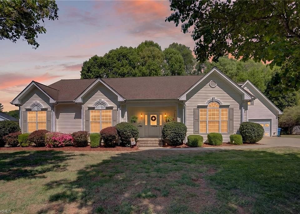 1st image of 3382 Rebecca Dr