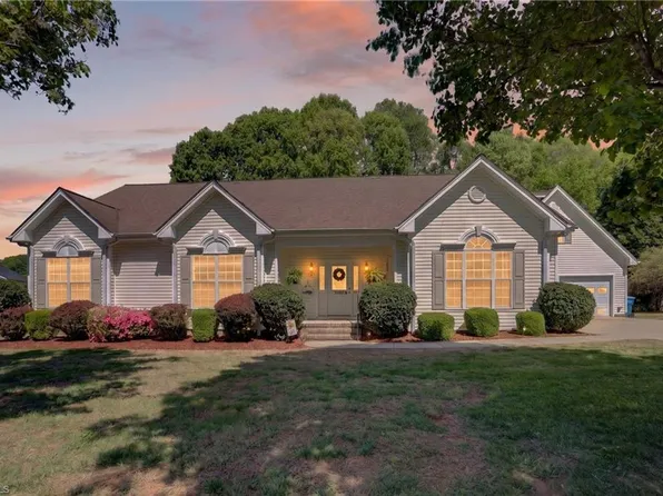 3382 Rebecca Dr, Summerfield, NC 27358