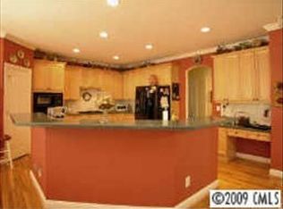 3213 Twelve Oaks Pl, Charlotte, NC 28270