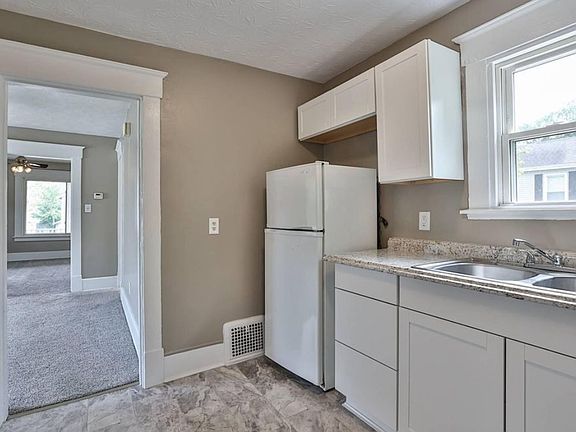 4th image of 22 W 33rd St Unit 2