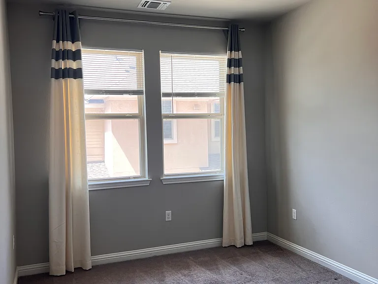 13800 Lyndhurst St — Photo 21