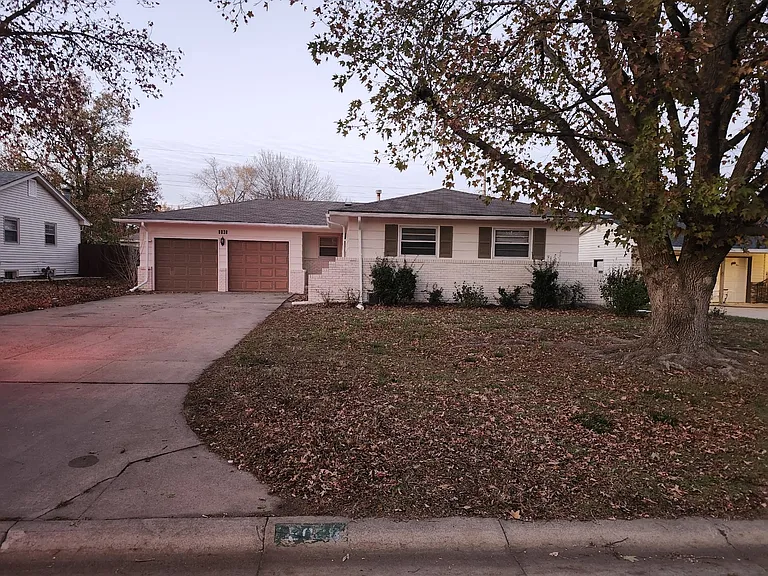8038 E Watson Ln — Photo 1