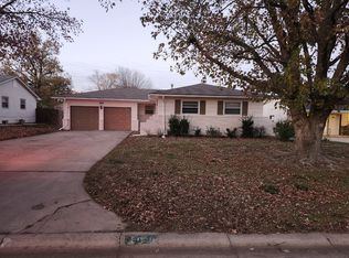 8038 E Watson Ln, Wichita, KS 67207