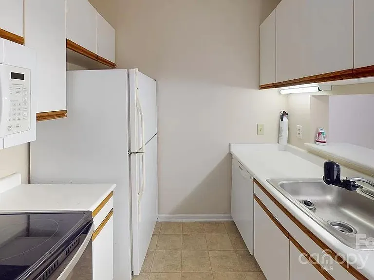 11011 Graduate Ln #Z — Photo 3