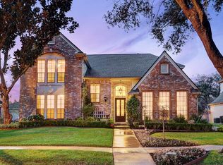 3014 E Steepbank Cir, Sugar Land, TX 77479