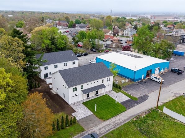 12 Hayes St #1, Acushnet, MA 02743