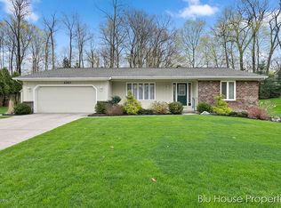 2260 Chelsea Dr NE, Grand Rapids, MI 49505